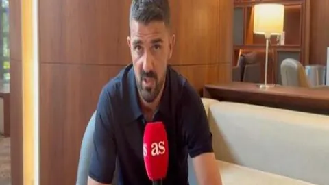 王楚钦WTT福冈总决赛男单四强在握，央视新闻客户端实时报道